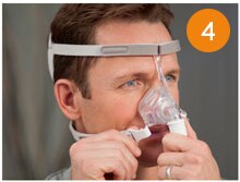 un hombre que llevaba una máscara cpap