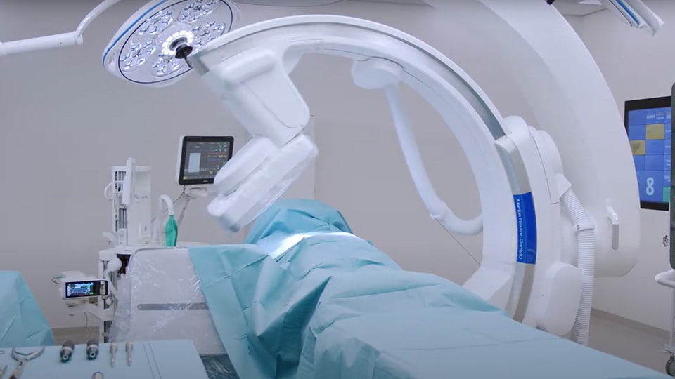 Flexibilidad en su quirófano híbrido - Philips Azurion con FlexArm