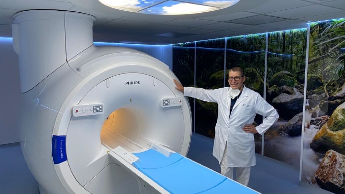El Dr. Félix Ortega Alvarez comparte cómo el sistema de RM Ingenia Prodiva 1.5T ha mejorado el rendimiento clínico de la Clínica Ortega de Huancayo en Perú