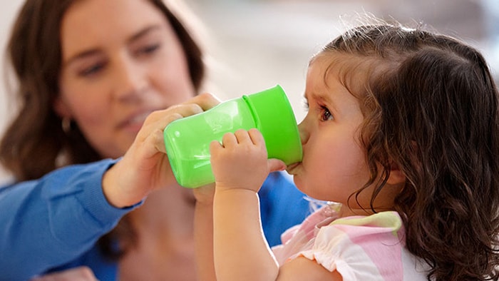 Combinación perfecta: encuentre el vaso con boquilla perfecto para apoyar la etapa de desarrollo de su bebé